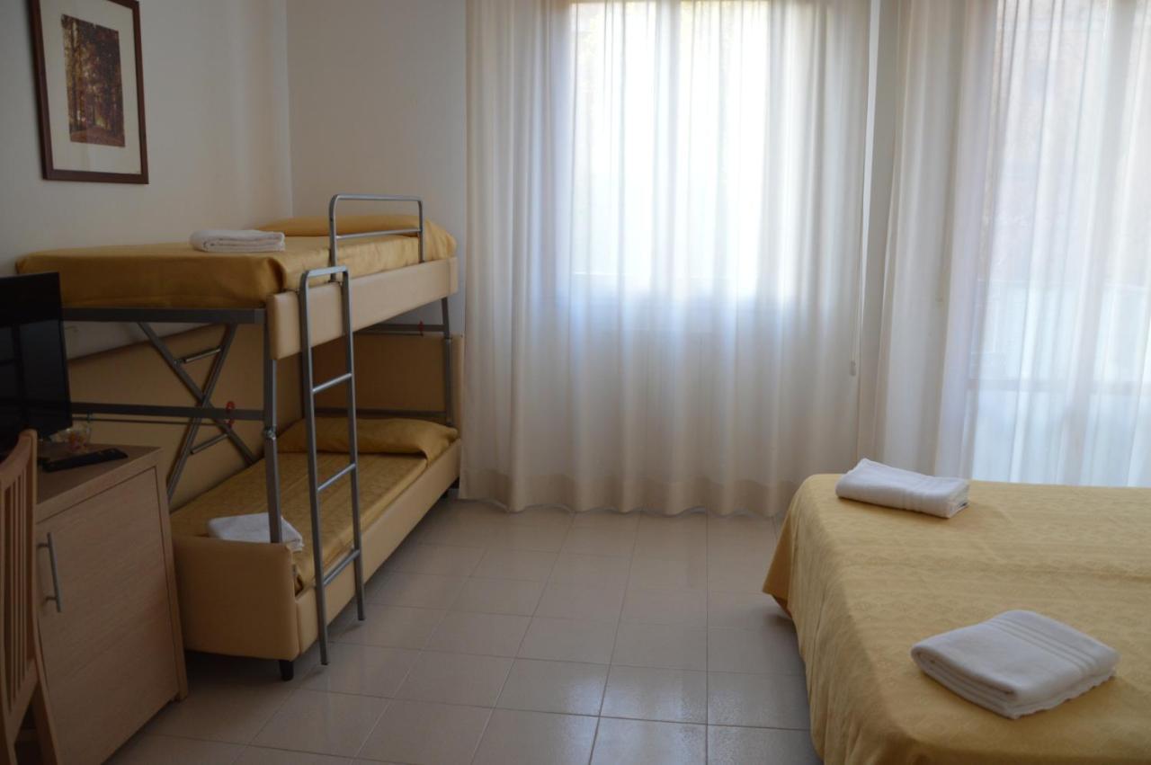 Hotel Caesar Pesaro Quarto foto