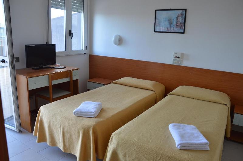 Hotel Caesar Pesaro Exterior foto