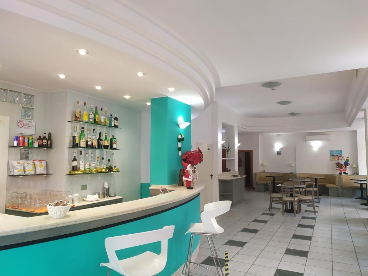 Hotel Caesar Pesaro Exterior foto