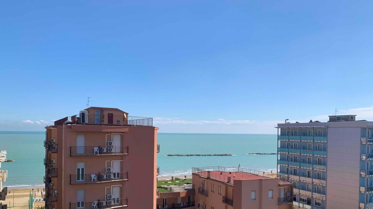 Hotel Caesar Pesaro Exterior foto