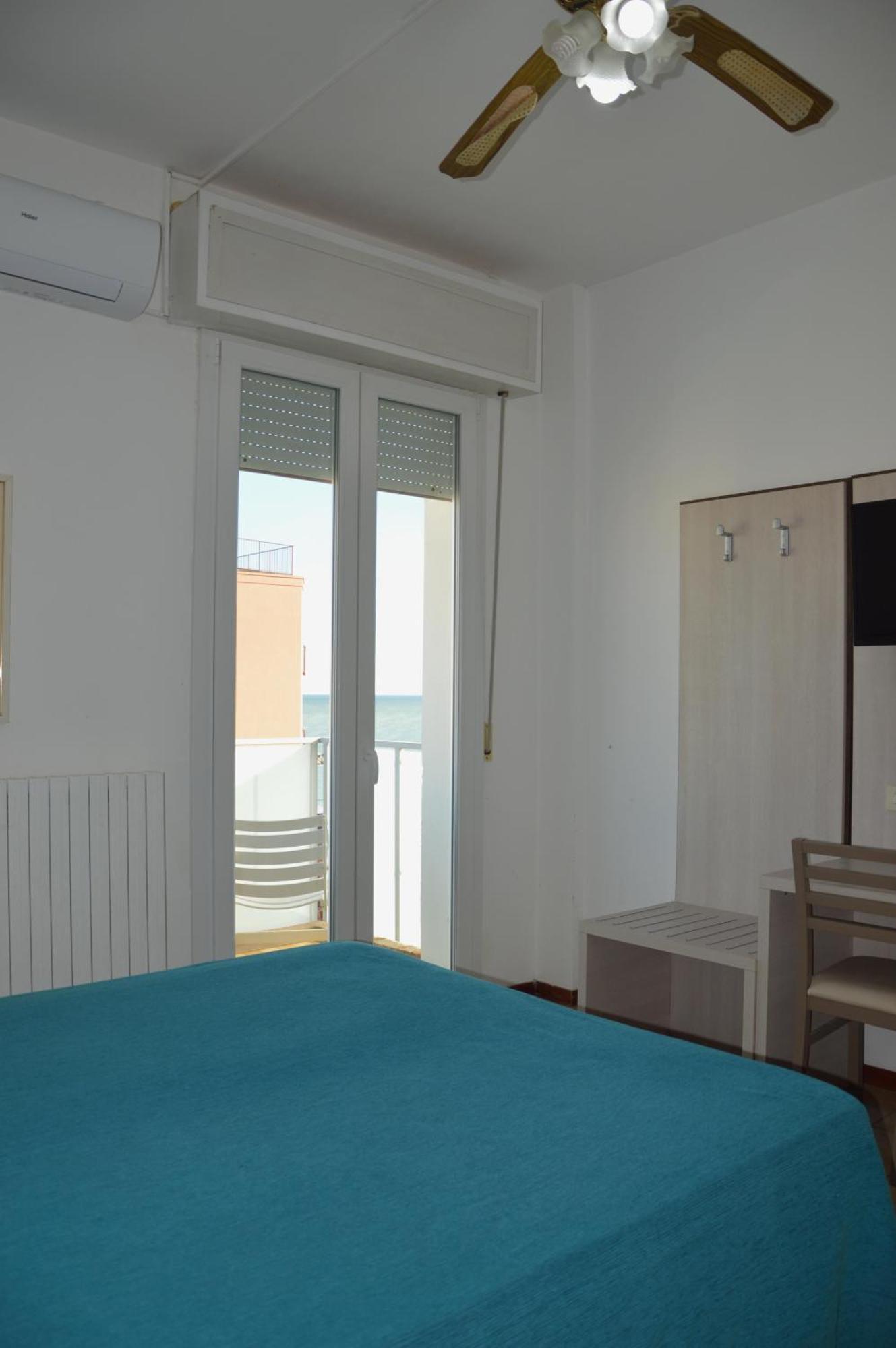 Hotel Caesar Pesaro Exterior foto