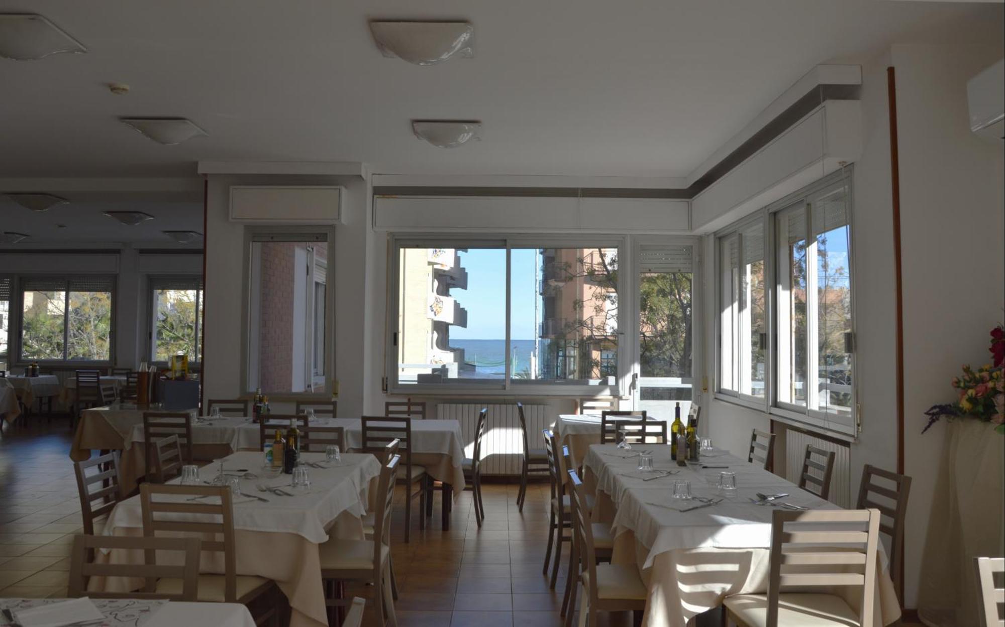 Hotel Caesar Pesaro Exterior foto