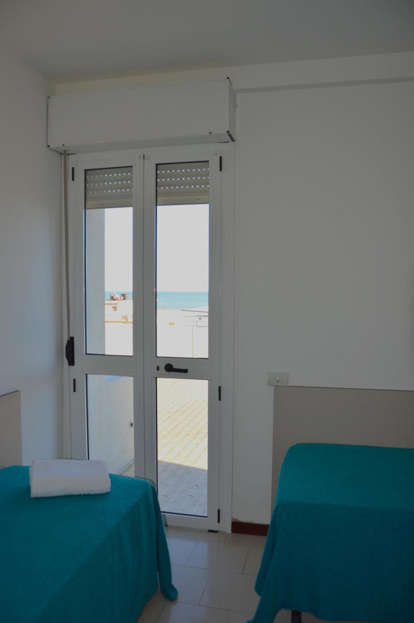 Hotel Caesar Pesaro Exterior foto