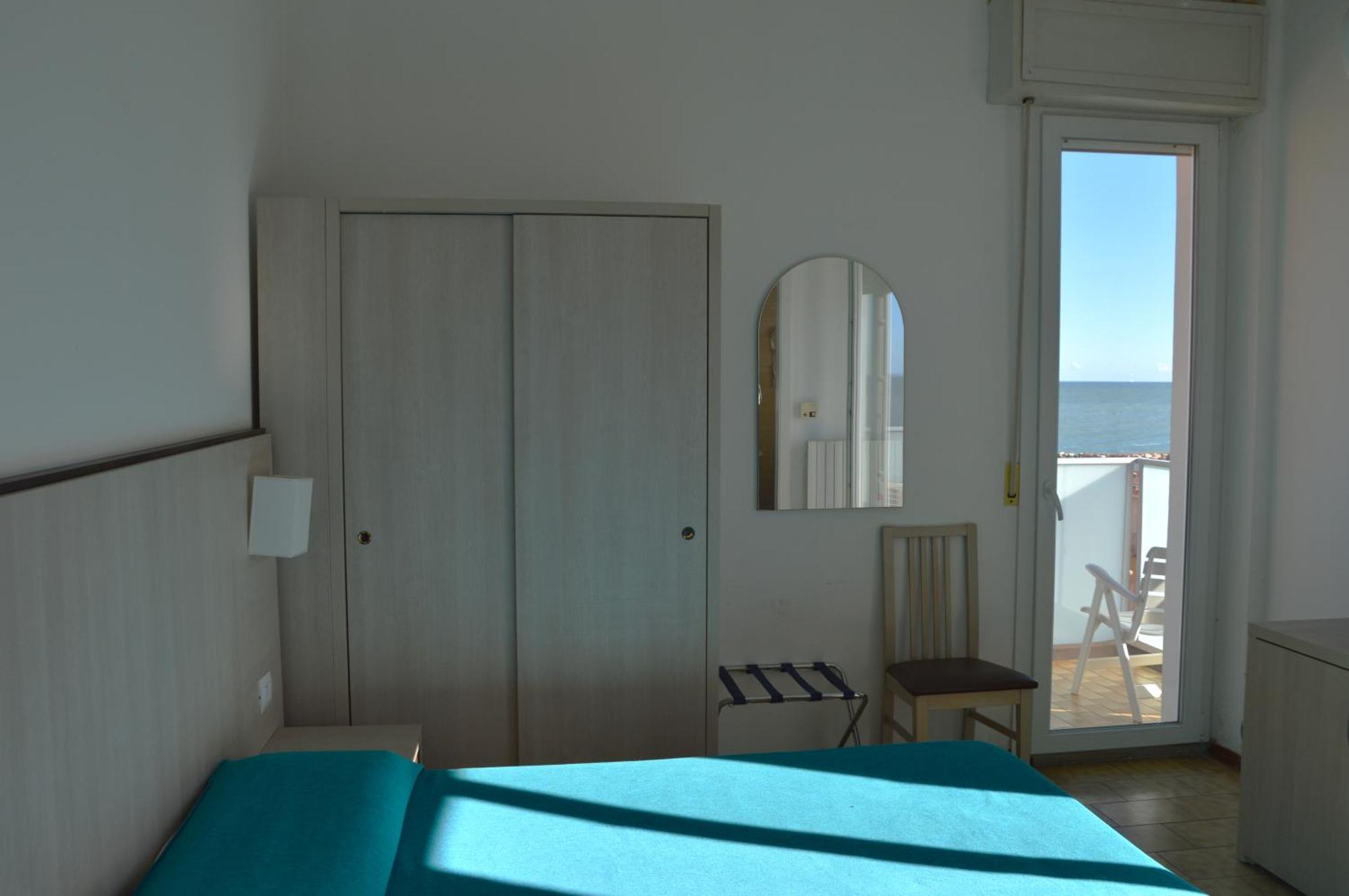 Hotel Caesar Pesaro Exterior foto